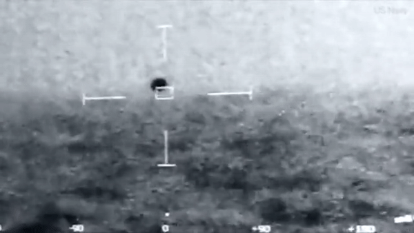 2019년 7월 미 해군이 샌디에이고 앞바다에서 촬영한 공 모양의 UFO. 자료=데일리메일