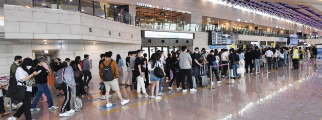 징검다리 연휴, 붐비는 김포공항