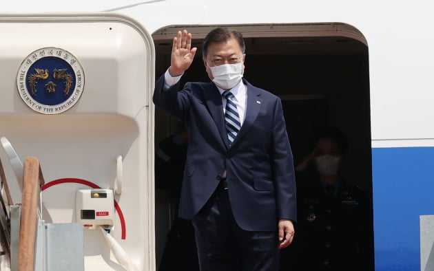 文 대통령 오늘 미국으로 출국…"美 외교안보팀 한반도 잘 알아 대화 수월할 것"