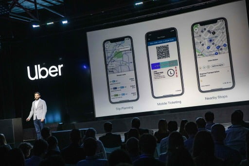 차량공유업체 우버는 오픈 소스를 활용해 위치정보 소프트웨어 프로그램 등을 개발한 것으로 유명하다. 우버가 개발한 앱을 프레젠테이션하는 모습 