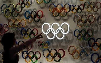 IOC 최고참 위원 "스가 총리가 올림픽 중지 요청해도 개최할 것"