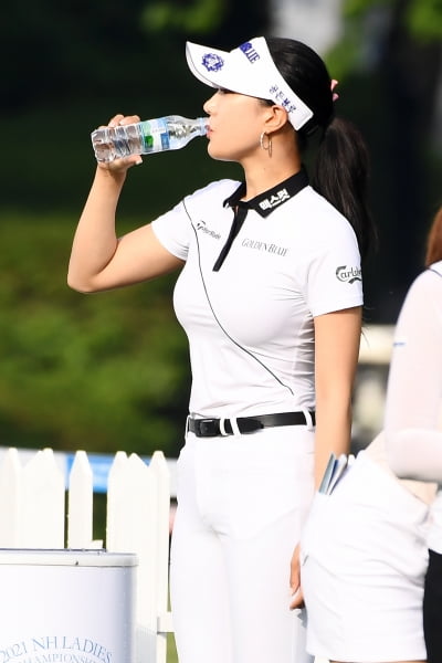 [포토] 유현주, '물 마시는 모습도 아름다워~'