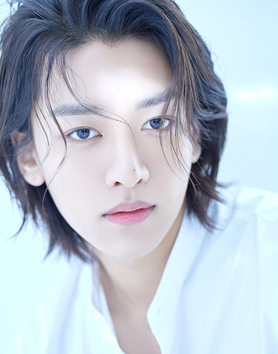 ‘싱어게인’ 17호 가수 한승윤, 플렉스엠과 전속계약 체결…이승철X지아와 한솥밥