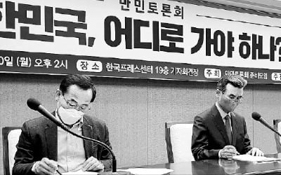"한국 민주주의, 바이러스 감염…경제활력 잃고 외교는 엉망"