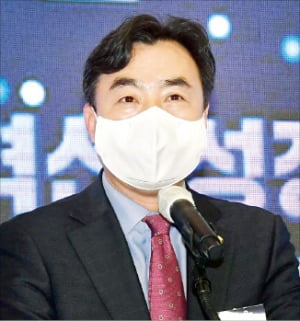 국회 정무위원장인 윤관석 더불어민주당 의원이  10일 여의도 한국거래소에서 열린 ‘IPO EXPO 2021’ 행사에서 축사를 하고 있다.  김영우  기자 