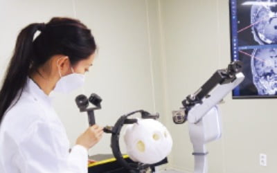 뇌수술 로봇·손바닥만한 X레이…의료 분야로 영토 넓혀