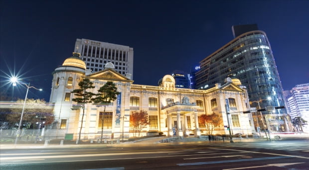 우리 중앙은행인 한국은행의 야경.  Getty Images Bank 