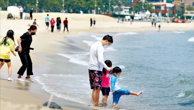 [포토] 해운대는 벌써 여름