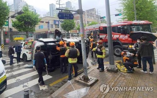 춘천서 20대 보행자 승합차에 치여 심정지 이송