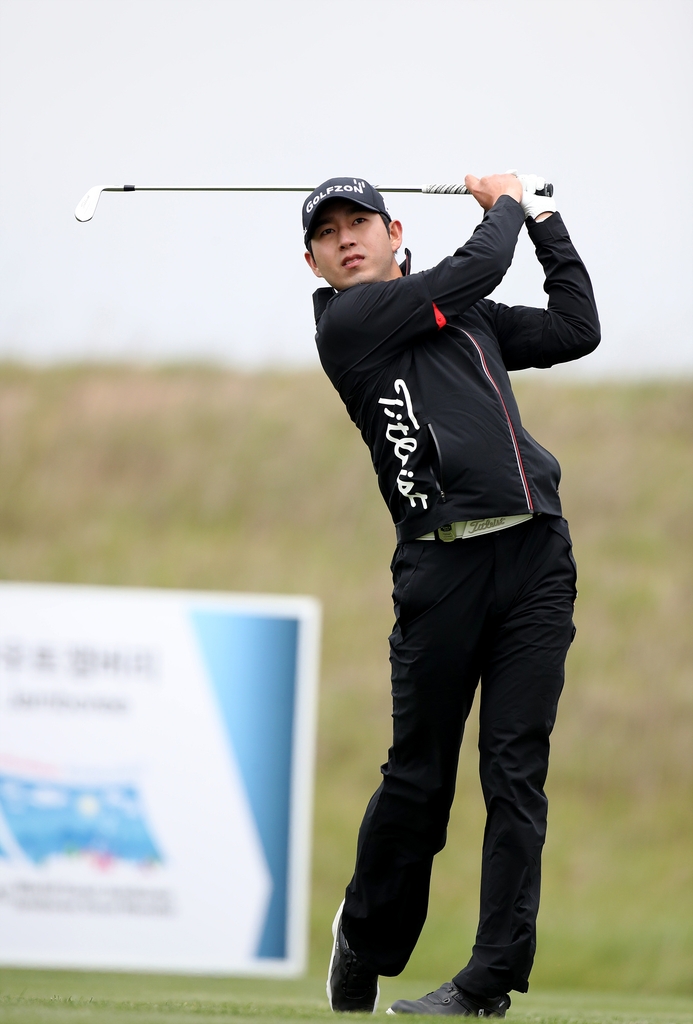 국가대표 출신 김동은, KPGA 투어 군산CC오픈 3R 단독 선두