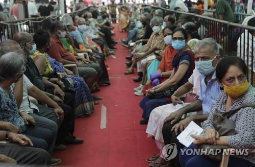 인도 정부 과학자 "이달 3∼5일께 코로나19 피크" 전망