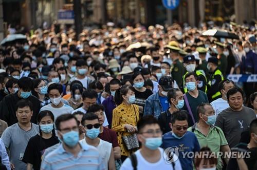 중국 노동절 연휴 인산인해…코로나 완전히 잊은 듯