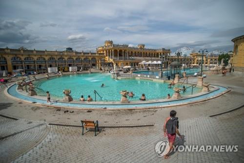 헝가리, '코로나19 면역카드' 소지자에 규제 완화