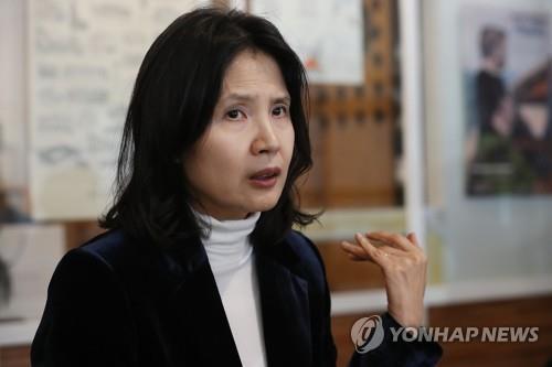 일곱번째 시집 낸 최영미 "순리 따르는 게 중요하단 걸 체감"