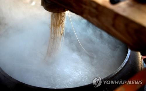 춘천막국수닭갈비축제 개막…4개 권역서 계절별로 한달씩 열려