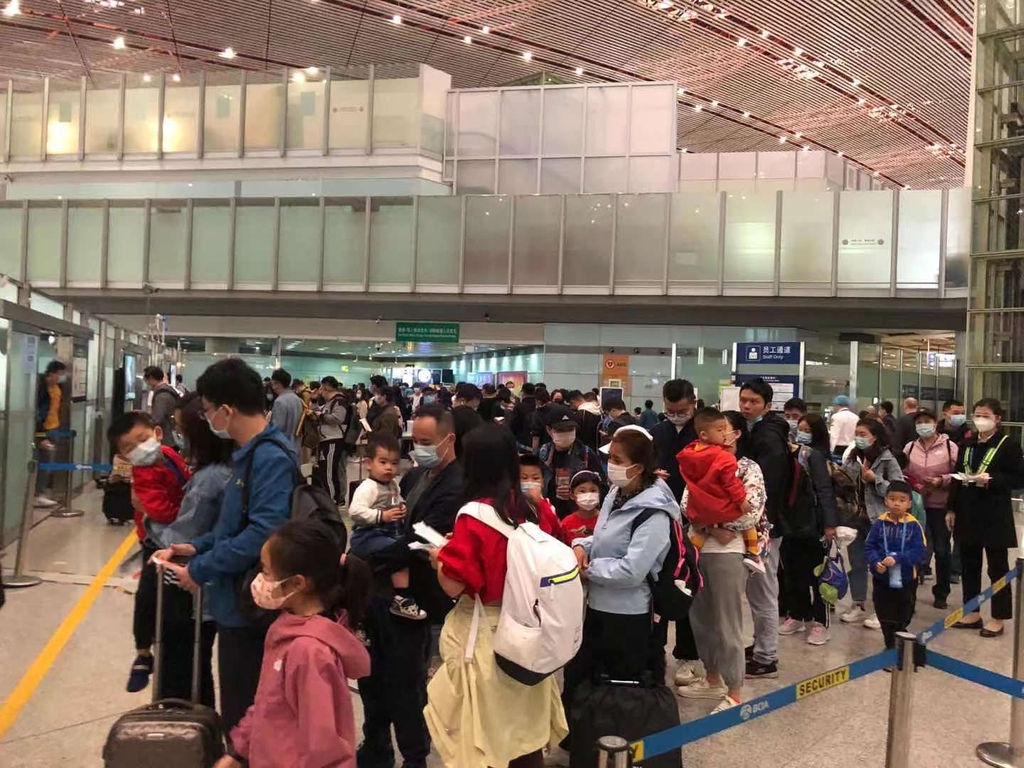 중국 노동절 연휴 돌발 악천후에 항공기 2천600편 취소