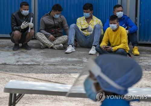 네팔도 코로나 폭증 비상…에베레스트 캠프 감염에 백신 부족