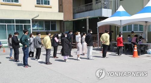 옥천 군청·학교발 코로나19 진정세…공무원 등 67명 격리 풀려