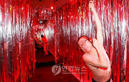 '내가 가면 그게 길이지' 유진규의 마임인생 50년 공연