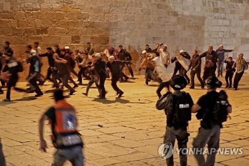예루살렘서 이스라엘 경찰·팔레스타인 충돌로 160여명 부상