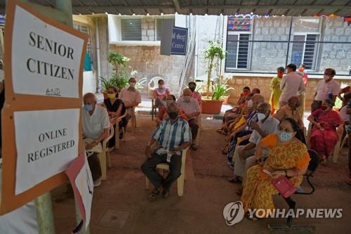 인도 4일째 신규확진 40만명대 '폭증'…뉴델리 봉쇄 1주 연장(종합)