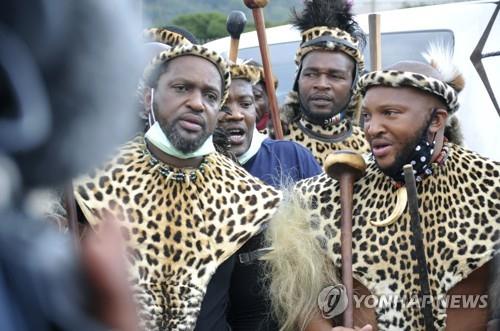남아공 최대 줄루족 새 왕 옹립…잡음 지속