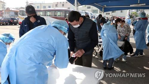 강릉서 외국인 노동자 10명 추가 확진…"지역 n차 감염 확산"