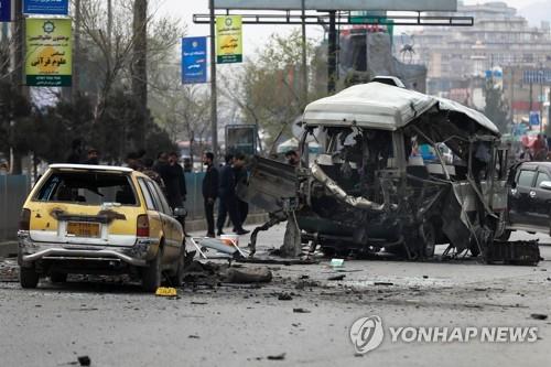 '미군철수' 아프간서 연일 폭탄테러…이번엔 버스공격 13명 사망