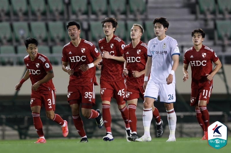 K리그2 부산, 대전에 4-1 완승…센터백 황준호 멀티골 '쾅쾅'