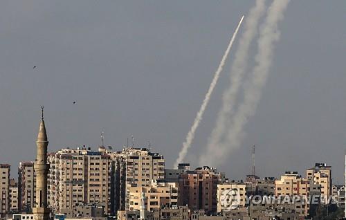 이스라엘, 팔' 시위대 강경진압…하마스 로켓공격엔 보복공습(종합2보)
