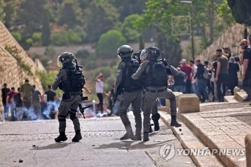 이스라엘, 팔' 시위대 강경진압…하마스 로켓공격엔 보복공습(종합2보)