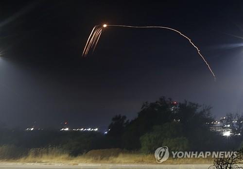 동예루살렘 갈등 속 하마스, 이스라엘에 로켓포 100여발 발사