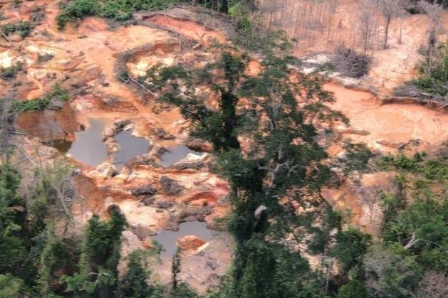 아마존 원주민-불법 금광 개발업자들 총격전…최소 9명 사상