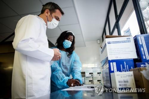 佛 하원, 백신 접종 정보 담긴 '코로나19 증명서' 도입 찬성(종합)