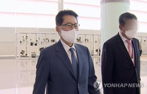 "박지원 국정원장, 日내각정보관과 회담…北정세 논의"