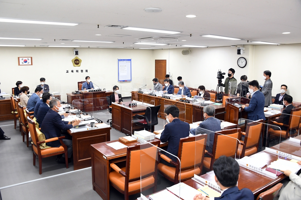 학생의회 조례안 두고 경남도의회 교육위 격론…끝내 심사보류