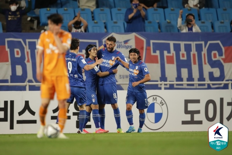 '헨리 극장골' K리그1 수원, 제주에 3-2 대역전극…2연승