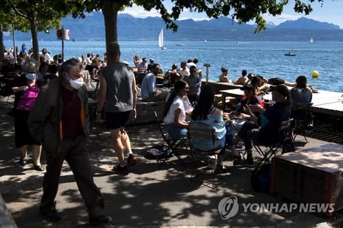 스위스, 코로나 제한 조처 추가 완화…"식당 실내 영업 허용"