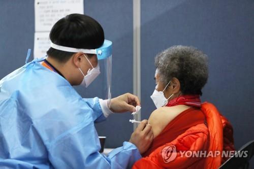 충북도 "24일부터 접종센터 정상화…화이자 1차 접종 재개"