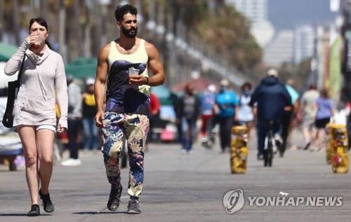 마스크 벗는 미…CDC "백신접종완료자, 대부분 실내서 안써도돼"(종합2보)