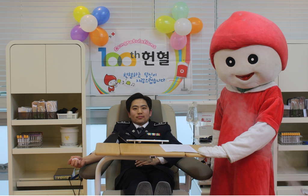 [#나눔동행] "헌혈은 가장 쉽고 아름다운 봉사"…헌혈왕 안상현 교도관