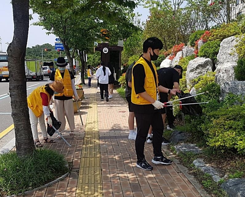 [#나눔동행] 10년간 버스정류장 청소·소독…울산 희망나눔 가족봉사단