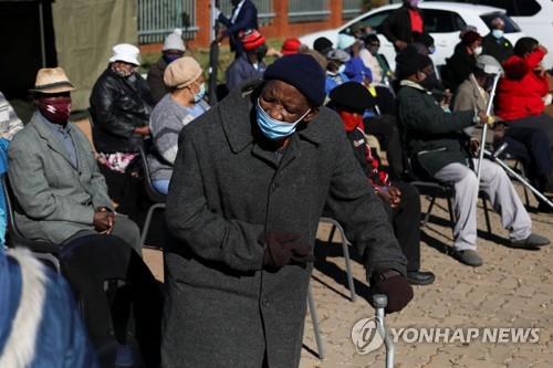 남아공 60세 이상 500만 고령자 접종 돌입…6월말까지 완료