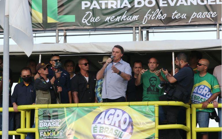 브라질 대통령 또 '코로나 막말'…"집에만 있는 바보들이 있어"