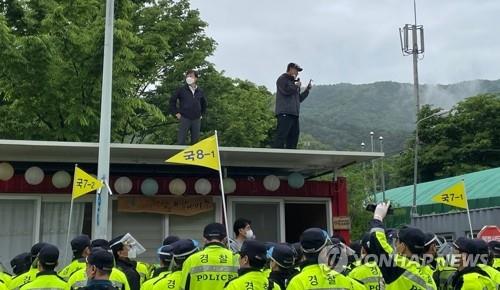 성주 사드기지 생필품 반입 재개…농성 주민 해산