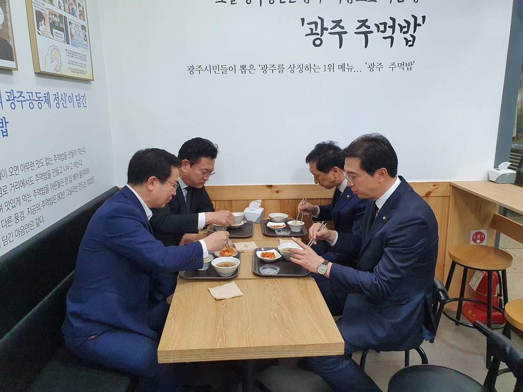 5·18만이라도…송영길·김기현, 광주서 통합의 주먹밥 조찬