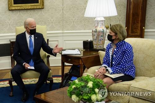 "바이든 '유럽형 복지국가' 추진…개인자립보다 국가책임 강조"