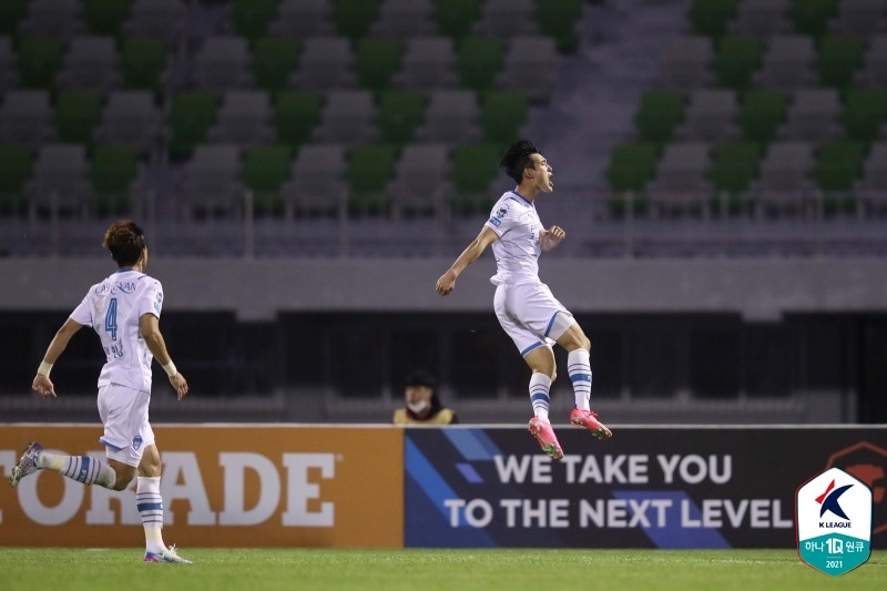 '임상협 해트트릭·송민규 결승골' 포항, 수원FC에 4-3 신승