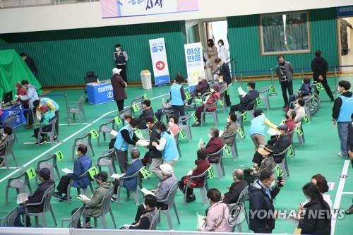 옥천군 코로나19 1차 접종률 18%…전국 평균 2.5배 수준