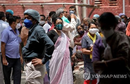 印대확산 내달말 끝날 듯…"신규 확진 2만명수준으로 감소 예상"